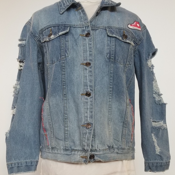 Distressed denim jacket with red converse patch - Picture 5 of 8